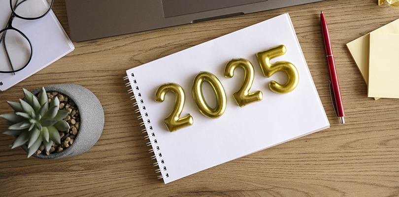 The number "2025" on top of a notepad